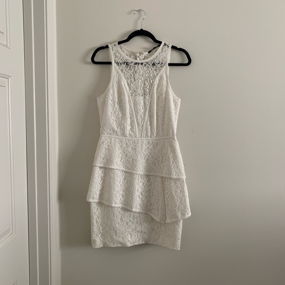 Gianni Bini Dresses & Skirts - Gianni Bini White Size 4 Lace Dress. Perfect for Weddings & Graduations. NWT
